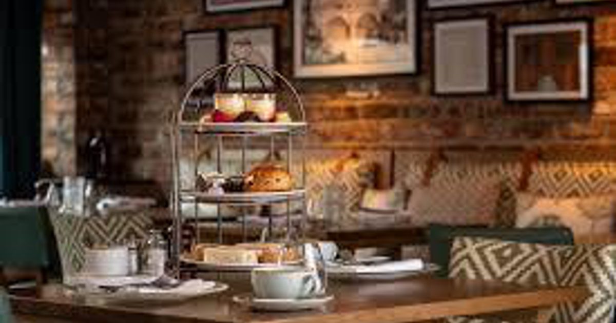 Charlotte Tilbury - Make-up Masterclass Afternoon Tea